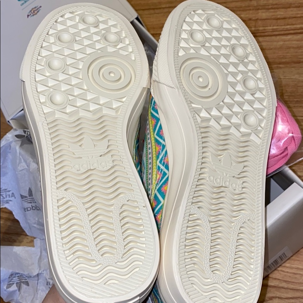 Adidas Arizona Tea Sneakers - Picture 5 of 8